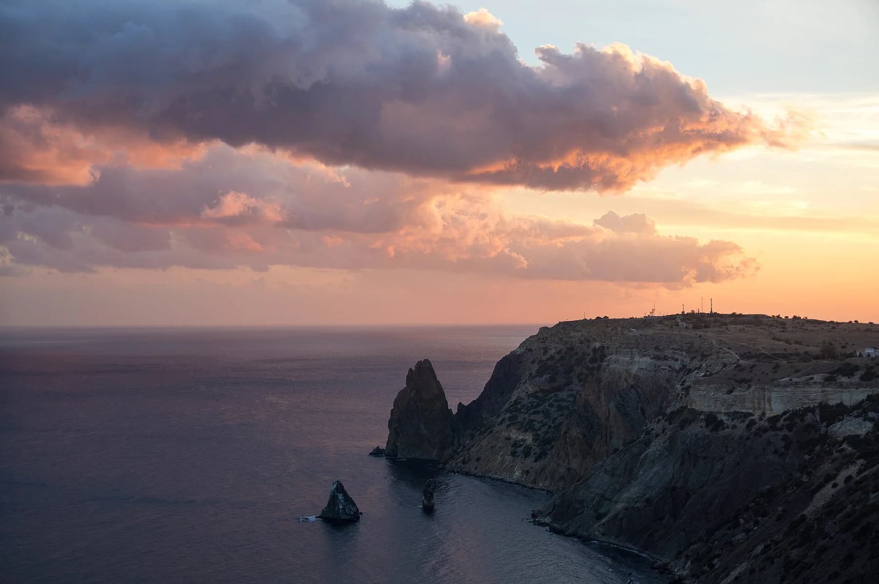 Мыс Фиолент и море на закате