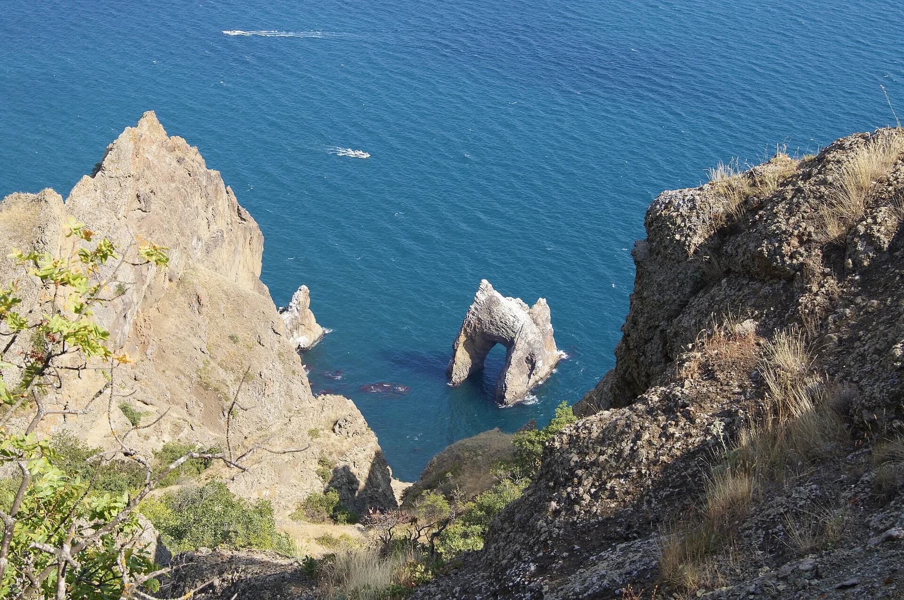 Скалы Карадага и вид на море сверху